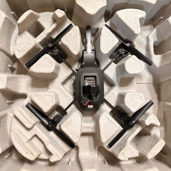 PARROT AR. DRONE 2.0 ELITEl EDITION QUADRICOPTER - WiFi - Free iOS & Android - Picture 3 of 16